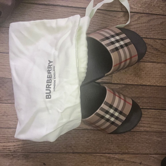 Burberry Slides - Picture 1 of 3